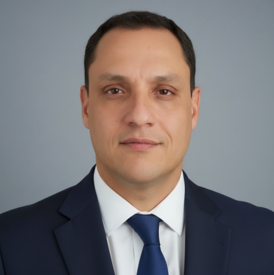 Lic Jesus Ugueto traje